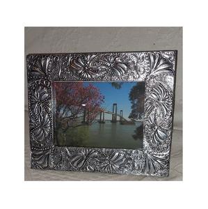 Cadres de miroir en aluminium finement conçus, offrant une durabilité accrue, une finition lisse, un style contemporain, pour les présentoirs muraux intérieurs, personnalisables - Product Image 4