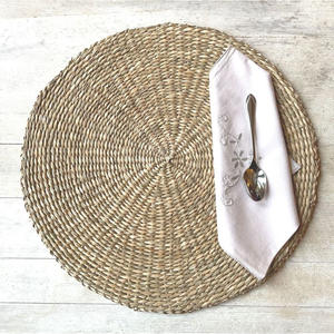 Napperons en jonc de mer écologiques avec texture artisanale idéaux pour les tables à manger modernes dans les maisons et les cuisines commerciales - Product Image 4