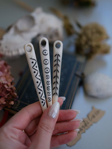 Aiguille en os exquise fabriquée à la main par Crescent Craft Outils uniques et élégants pour les artisans et l'artisanat par Crescent Crafts - Product Image 2