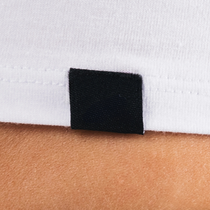 OT Slit Tank Top deportivo ajustado y elástico para mujer, para gimnasio y entrenamiento, con un ajuste moderno y esculpido, color blanco. - Product Image 5