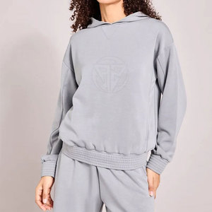Ensemble de sweat-shirts et shorts d'hiver pour femmes - Léger, écologique, confortable pour les activités décontractées - Product Image 4