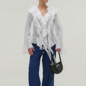 بلوزة دانتيل تصاميم رقعة عمل للنساء قميص شيفون شفاف متعدد الاستخدامات أنيق فتحة رقبة حرف V واسع كشكش - Product Image 3