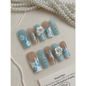 Winter Breeze Press on Nail : Design d'ongles sur le thème de l'hiver pour des tenues hivernales élégantes - Product Image 1