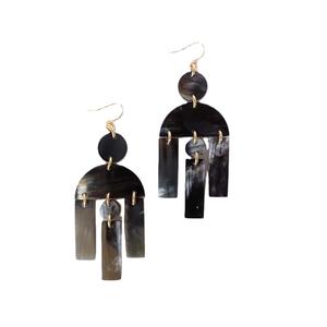 Boucles d'oreilles pendantes en corne de buffle avec motif tribal gravé au laser Boucles d'oreilles pendantes en corne de boeuf avec corne naturelle et logo personnalisé - Product Image 3