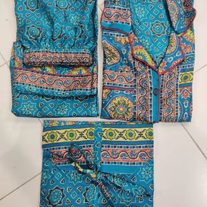 Conjunto de pijama Sari de poliéster ligero hecho a mano para mujer con cierre de cintura elástica para ropa de noche de otoño - Product Image 1