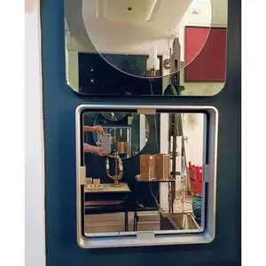 Espejo de pared de aluminio cuadrado Formanova, decoración de tocador de baño de plata modernista, diseño italiano, superficie reflectante con acento para el hogar - Product Image 1