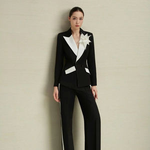 Ensemble de costume de smoking noir et blanc élégant pour femmes, blazer et pantalon sur mesure, tenue de bureau formelle, fabricant OEM/ODM au Vietnam - Product Image 1