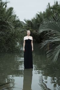 Robe longue droite de style élégant pour femmes LUNA Robe à épaules dénudées Vêtements d'été pour femmes En stock Marque BLANCHE Vietnam - Product Image 4