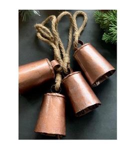 Grandes cloches de vache en laiton massif avec un son fort utilisées dans les ranchs de bétail décoration rurale ou accents muraux d'intérieur d'inspiration antique - Product Image 1