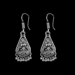 Jeweljunk Vintage Boucles d'oreilles pendantes plaquées argent avec émeraude et diamant Goutte géométrique et goujon pour la fête de mariage 1311280 - Product Image 1