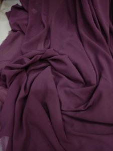 Abaya Premium en tissu B.M.W. de haute qualité, matière douce et respirante, idéale pour les abayas élégantes et les tenues modestes, durable et douce. - Product Image 4