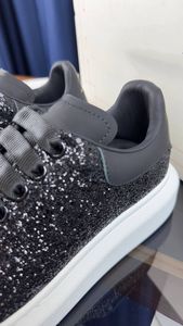 Chaussures basses urbaines en cuir véritable pour hommes, design boîte, légères, confortables, à porter au quotidien, semelle flexible, fermeture à lacets, décontractées - Product Image 3