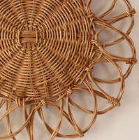 Napperon en rotin tissé fait à la main avec bord floral décoratif Tapis de table rond Boho pour salle à manger, cuisine ou décoration intérieure du Vietnam
