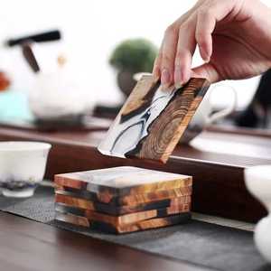 ที่รองแก้วชาไม้และเรซิ่นทรงสี่เหลี่ยม สไตล์คลาสสิก สำหรับใช้ในบ้าน โรงแรม หรือร้านอาหาร ราคาขายส่ง ผลิตด้วยมือในอินเดีย - Product Image 1