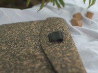 Agenda caoutchouté écologique en liège A5 à couverture rigide olive foncé avec reliure à coudre et porte-stylo