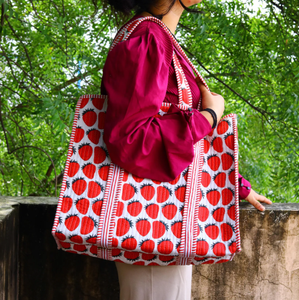 Sac fourre-tout en tissu imprimé à la main en Inde, matelassé, pour femmes, mode hiver-été, sac à main, sac à bandoulière, fleurs multicolores - Product Image 1