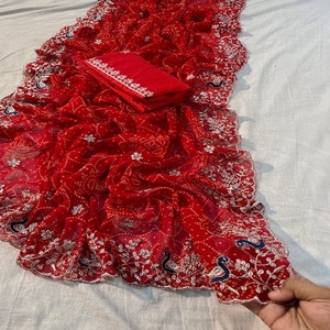 Georgette tradicional indio con estampado Bandhej y trabajo de bordado Sari Fabricante y proveedor de Surat - Product Image 1