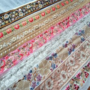 Élégantes dentelles brodées sur mesure pour les créateurs de mode de luxe, vêtements de mariée et projets de couture, styles fantaisistes personnalisés - Product Image 1