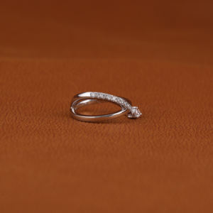 Anillo de compromiso chapado en oro sólido de 10KT, estilo clásico, corte de pera, diamantes cultivados en laboratorio, piedras de acento glamuroso, anillo de diamantes cultivados en laboratorio - Product Image 5