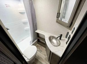 Caravana de Viaje Ligera de Aluminio para 4 Personas, Estándares Australianos, Todoterreno, con Energía Solar de 400W, Mejores Precios - Product Image 6