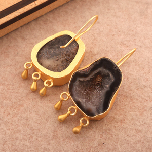เสน่ห์ทองขนาดเล็กพร้อมคริสตัลสีดําธรรมชาติ geode ต่างหูห้อยดรูซี่เคลือบเคลือบทองสําหรับสุภาพสตรีต่างหูตะขอ - Product Image 4