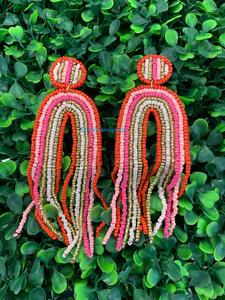 Fleuri et original : Boucles d'oreilles brodées écologiques et colorées "Palette de la nature : Boucles d'oreilles personnalisées à fleurs avec breloque brodée - Product Image 6