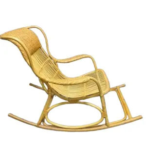 Chaise en rotin naturel faite à la main de style moderne au design à bascule pour salon ou hôtel et restaurant Villa du Vietnam G137 - Product Image 1