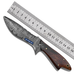 Couteau de chasse personnalisable fait main DD-DAM-358 lame en acier damas avec manche en palissandre exotique et étui en cuir gaufré - Product Image 3