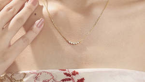 Elegante collar de cinco piedras de diamantes naturales de 0.14 ct con un brillo gradual sutil para uso diario en la oficina y para un estilo chic en capas. - Product Image 6