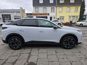 Peugeot 3008 Hybride Allure 1.6L Navi SHZ Essence 145 CV SUV d'occasion en bon état, sièges en cuir, toit ouvrant panoramique, phares à LED - Product Image 2