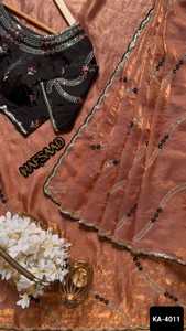 Sari indien attrayant en soie Fendy avec travail de sequins et pièce de blouse en or froissé pour les fêtes et les festivals - Product Image 5