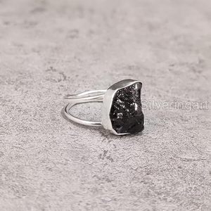 Anillo de Plata de Ley 925 con Granate Natural, Piedra Natalicia de Enero, Doble Banda, Regalo de San Valentín, Joyería Hecha a Mano - Product Image 4