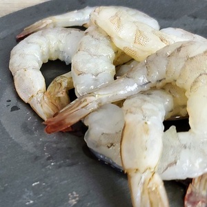Camarones Vannamei Blancos Frescos IQF Sin Cabeza, Congelados a Granel, 2 Años de Vida Útil, 10 kg - Product Image 1