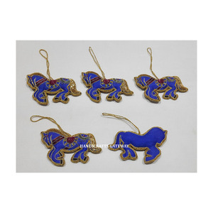 Hermoso hecho a mano Color azul Zari bordado con cuentas forma de caballo árbol de Navidad adornos colgantes decoraciones para mayorista - Product Image 1