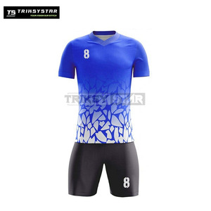 Ensemble de maillots de football bleus à sublimation personnalisée, uniformes de football à séchage rapide avec un design dégradé fissuré unique pour l'équipe et l'entraînement - Product Image 1