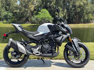 CFMOTO 450NK 2024 d'occasion disponible à la vente - Product Image 2