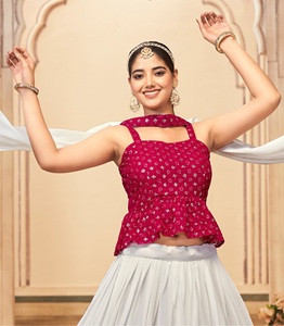 Calidad de exportación elegante fusión occidental Lehenga Choli conjunto diseñador indo-occidental para mujeres disponible a precio asequible - Product Image 2