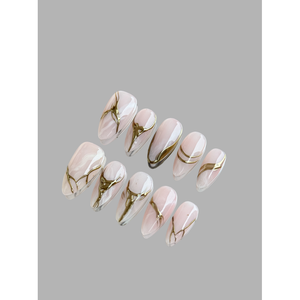 Golden Drift Press on Nail : Design élégant et accrocheur pour les passionnés de nail art - Product Image 3