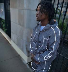 कस्टम पुरुष खिलाड़ी ने विंडप्रूफ चिंतनशील ज़िप-अप पॉलिएस्टर नायलॉन ट्रैक जैकेट शॉर्ट्स फ्रंट वाटरप्रूफ ट्रैकसूट - Product Image 1