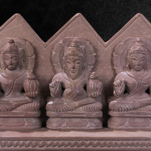 Sculpture en pierre de Konark faite à la main Ashta Lakshmi Feature Showpiece pour les occasions de Noël et Diwali (13x3 pouces) - Product Image 4