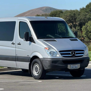 Mercedes-Benz Sprinter 2500 del 2013, usado en buen estado. - Product Image 1