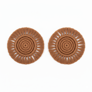 ที่รองแก้วสไตล์โบฮีเมียนทำจากเชือกฝ้ายเนื้อนุ่มคุณภาพสูง โดดเด่นด้วยขอบถักที่ประณีตและรูปทรงกลมที่คลาสสิกเหนือกาลเวลา - Product Image 1