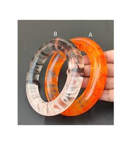 Bracelets en résine imperméables élégants pour femmes avec un design contemporain, couleurs et tailles personnalisables pour les occasions spéciales et les soirées - Product Image 4
