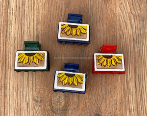 Nouvel arrivage Mini pinces à cheveux occidentales élégantes faites à la main en cuir gravé Mini pinces à cheveux en cuir Accessoires de cheveux pour femmes - Product Image 4