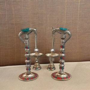 Portavelas de latón hecho a mano con diseño de Diya, para el hogar, templo, Pooja, iluminación espiritual, regalo religioso, decoración festiva - Product Image 2