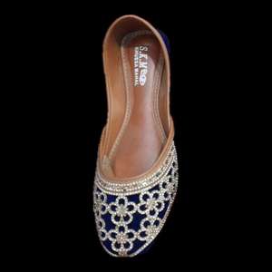 Últimos diseños Khusa Shoes Mujeres y niñas Elegantes zapatos Khusa hechos a mano para damas Calzado para uso en interiores para mujeres y niñas - Product Image 1