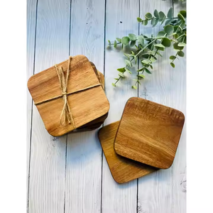 Juego de posavasos de madera maciza de acacia de lujo cuadrado con posavasos de nogal de color natural de Crescent Crafts - Product Image 3