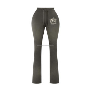 กางเกงทรงขาบานผ้าฟลีซผสมคอตตอนโพลีเอสเตอร์ 300 GSM ระดับพรีเมียม สีเทาเข้ม เนื้อผ้านุ่ม ทรงขาตรง ดีไซน์ปักโลโก้ตามสั่ง - Product Image 1