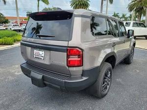 Neuf / Occasion 2025 TOYOTA LAND CRUISER PRADO Caméra arrière 360° Capacité de charge 31-40T Émissions Diesel / Essence Automatique - Product Image 5