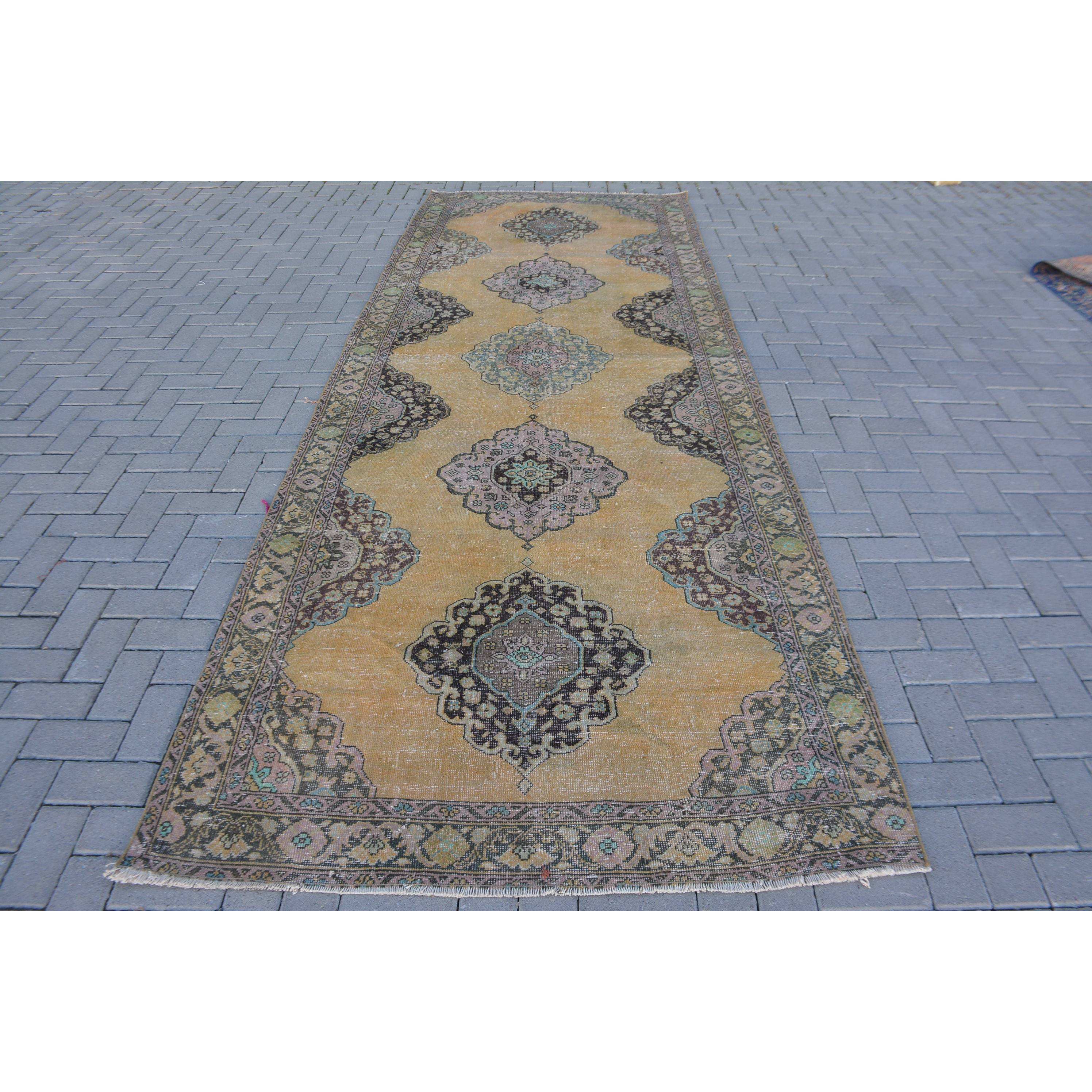 สีเหลือง